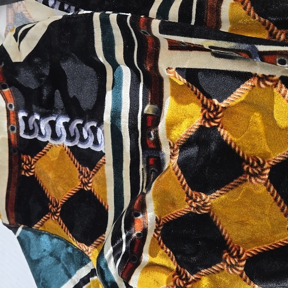 Colorful Geometric Patterned Velvety Shirt Open-front - Picture 9 of 10